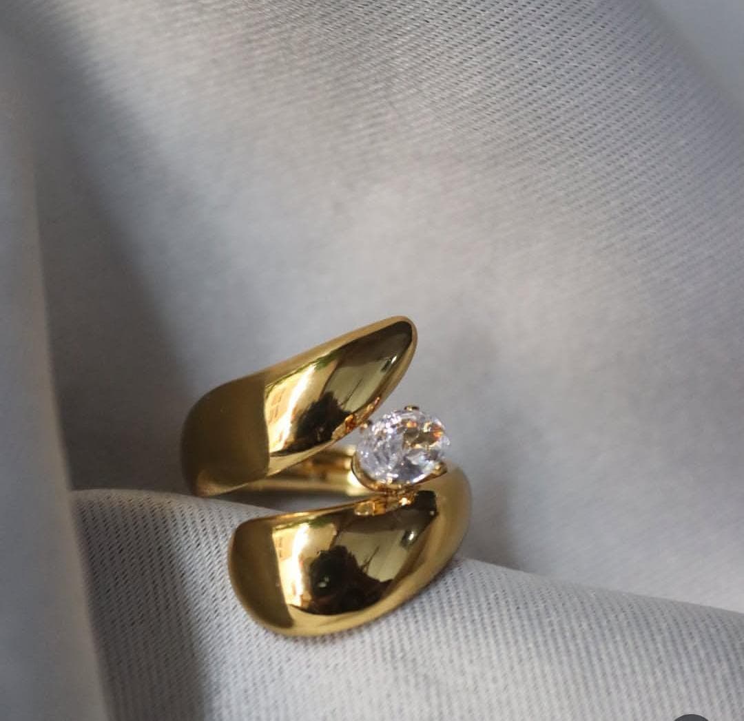 Sculptural Bypass Ring — Round Brilliance