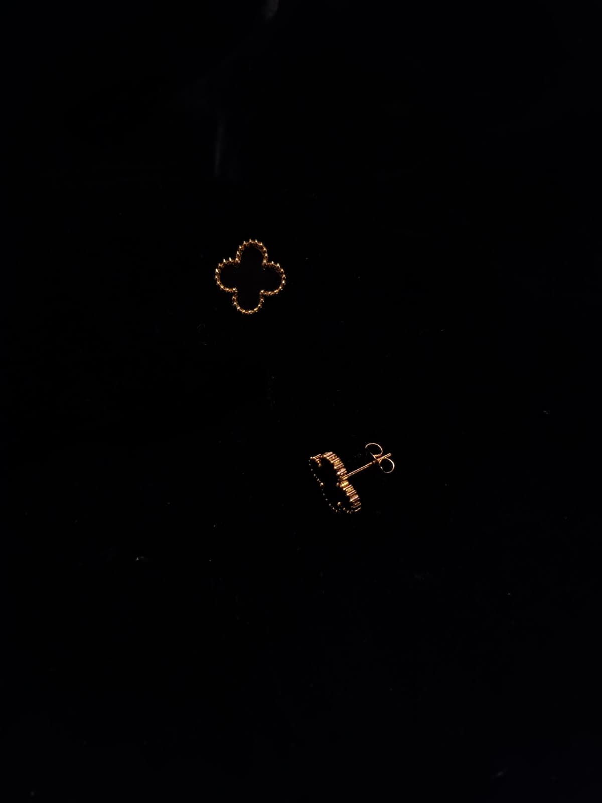 Onyx Perlée Clover Studs