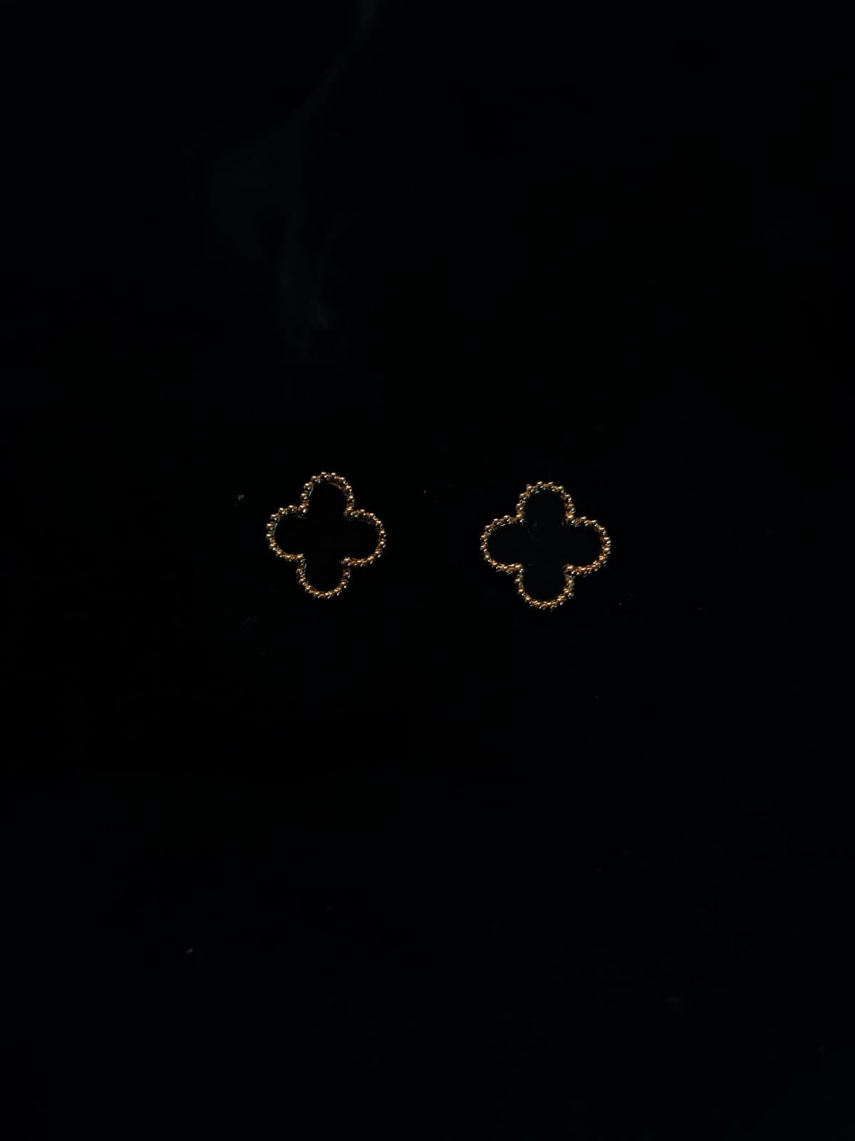 Clover Outline Stud Earrings
